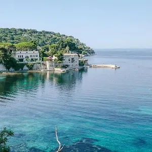 https://new-peaceful-studio-in-eze-village-parking-terrace.fr-provencehotel.com